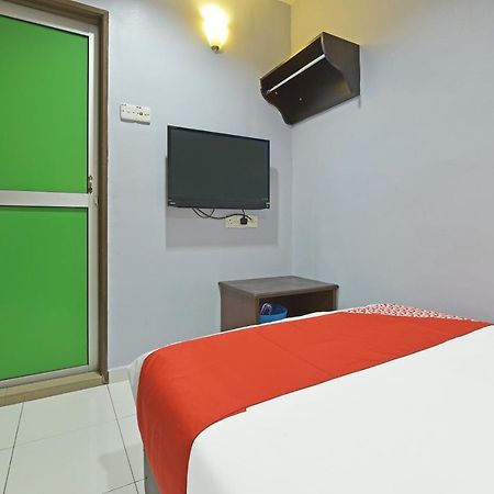 Oyo 90644 M Three Hotel Sitiawan Exterior photo