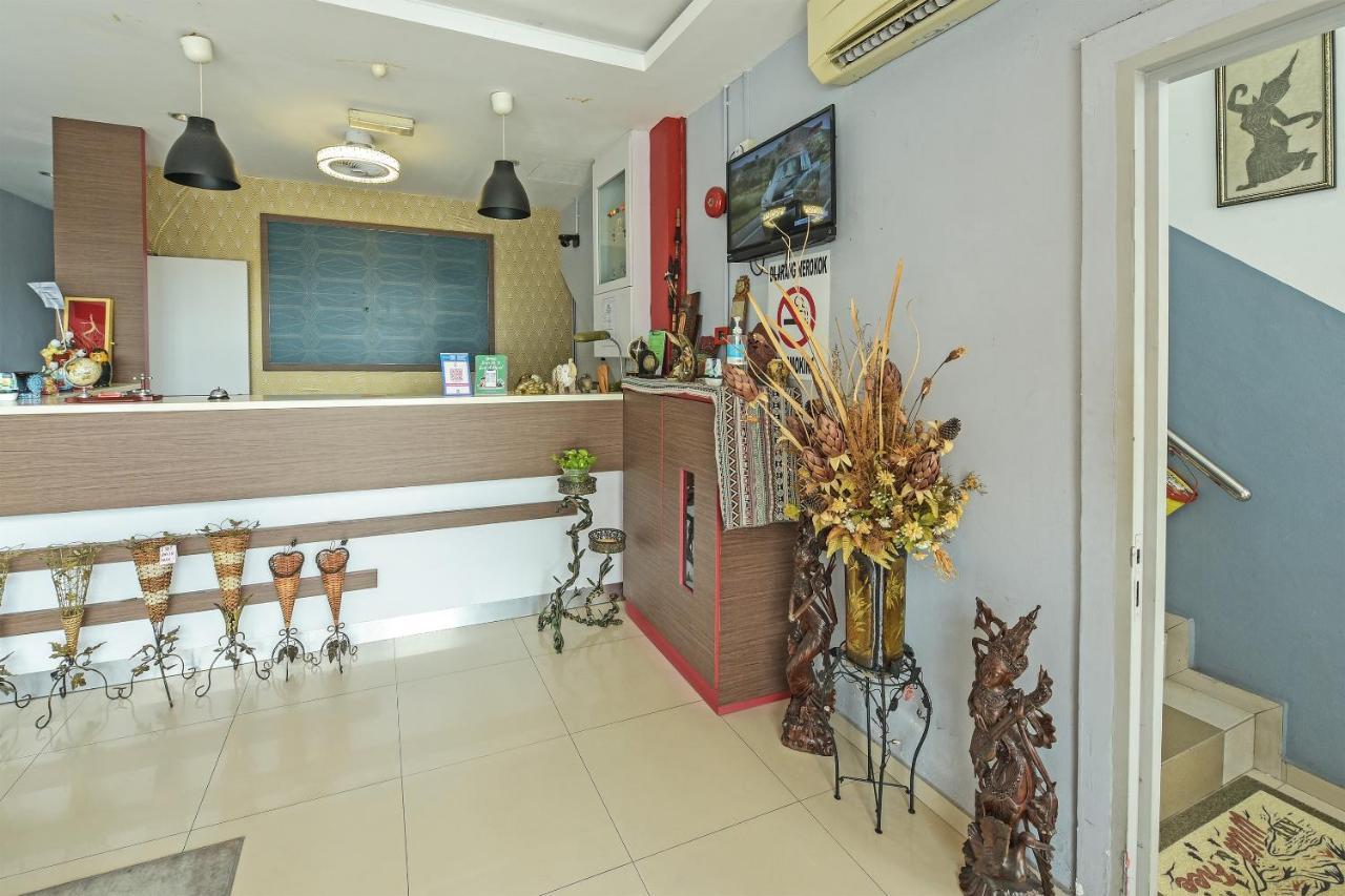 Oyo 90644 M Three Hotel Sitiawan Exterior photo