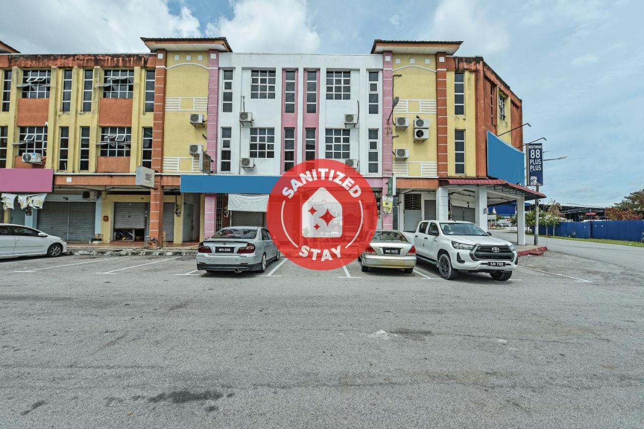 Oyo 90644 M Three Hotel Sitiawan Exterior photo