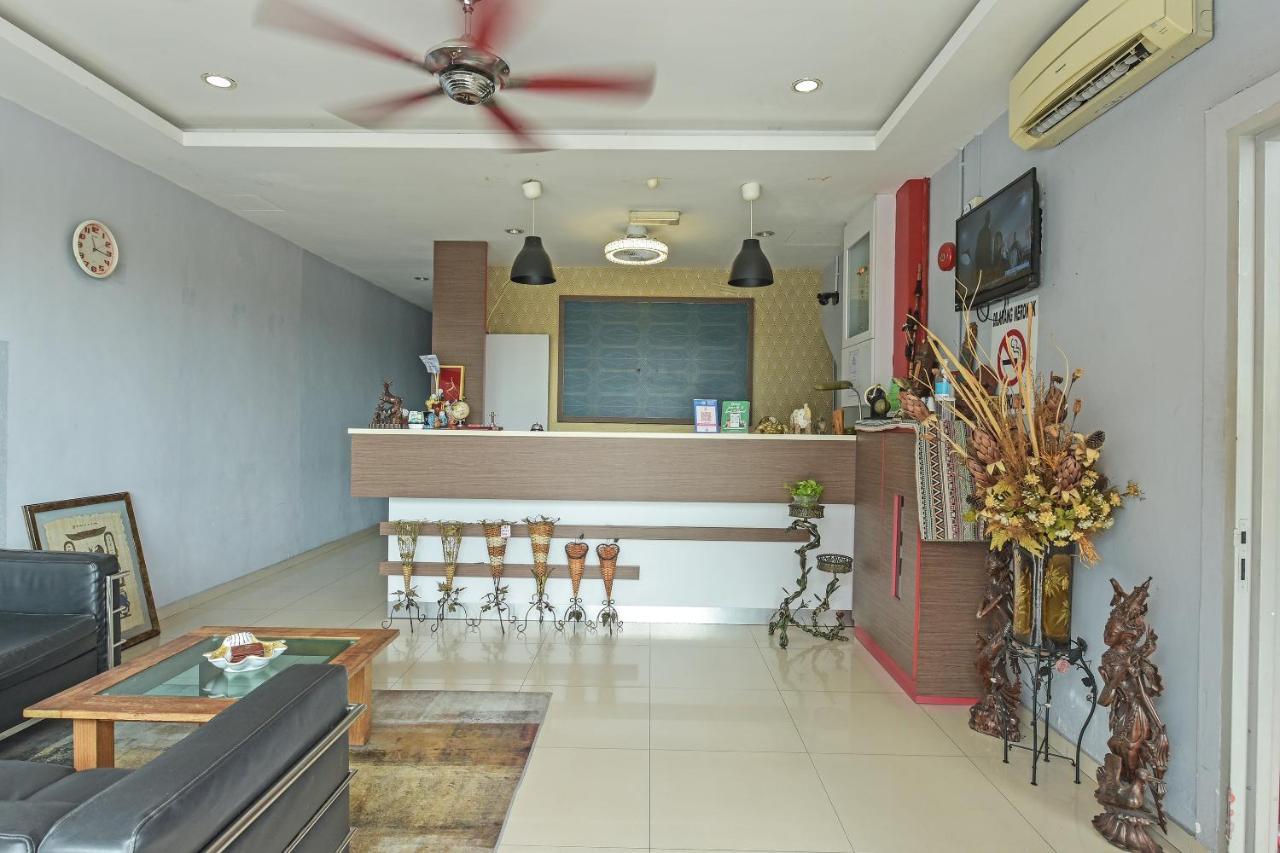 Oyo 90644 M Three Hotel Sitiawan Exterior photo
