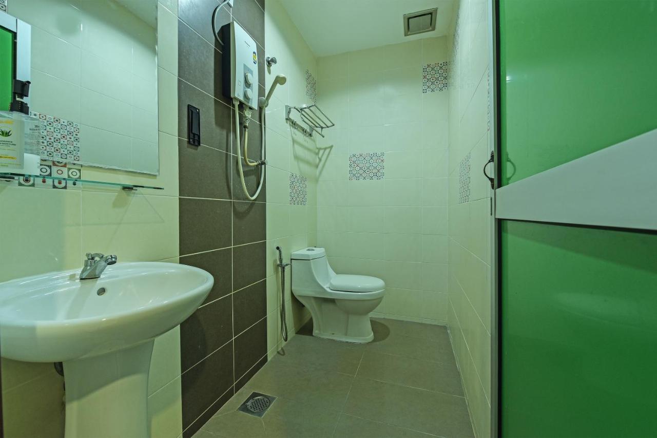 Oyo 90644 M Three Hotel Sitiawan Exterior photo