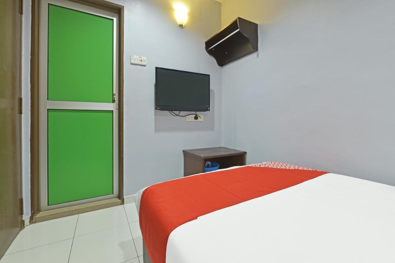 Oyo 90644 M Three Hotel Sitiawan Exterior photo