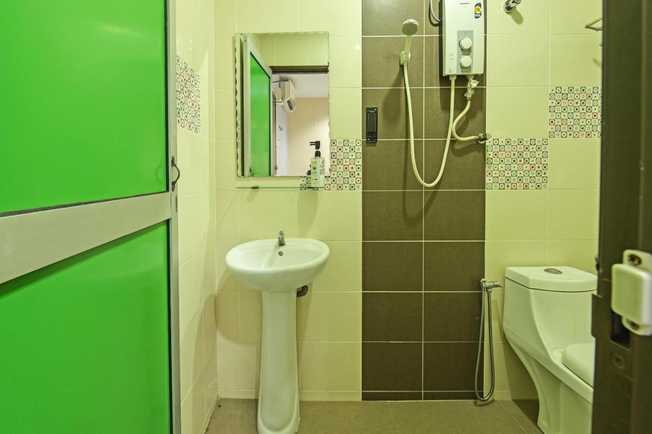 Oyo 90644 M Three Hotel Sitiawan Exterior photo