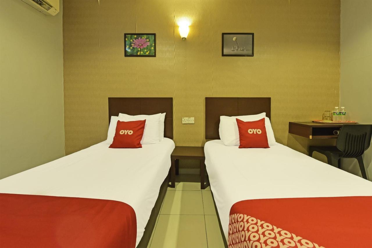 Oyo 90644 M Three Hotel Sitiawan Exterior photo