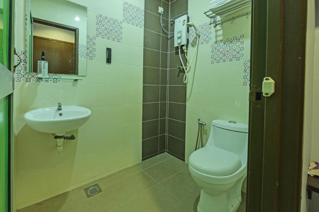 Oyo 90644 M Three Hotel Sitiawan Exterior photo