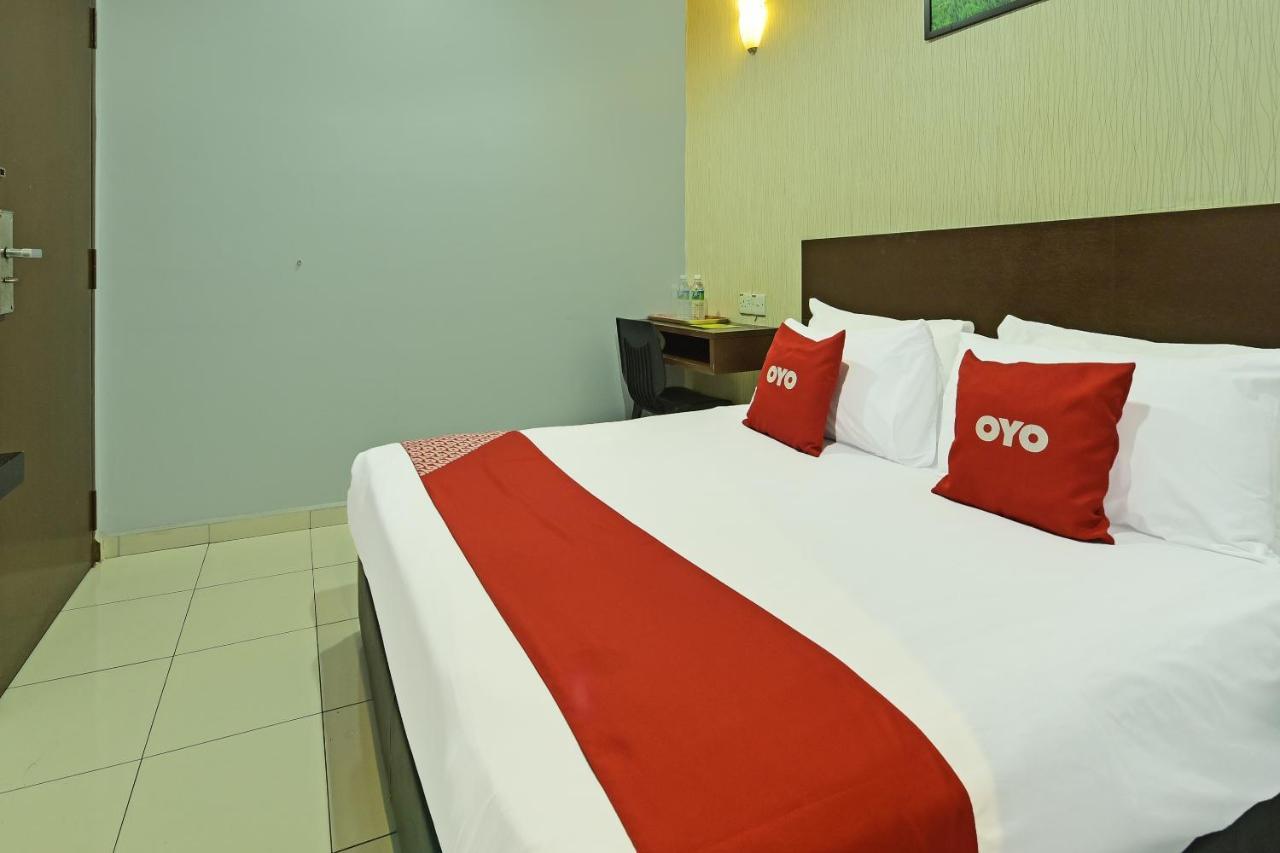 Oyo 90644 M Three Hotel Sitiawan Exterior photo