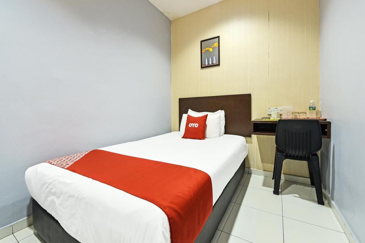Oyo 90644 M Three Hotel Sitiawan Exterior photo