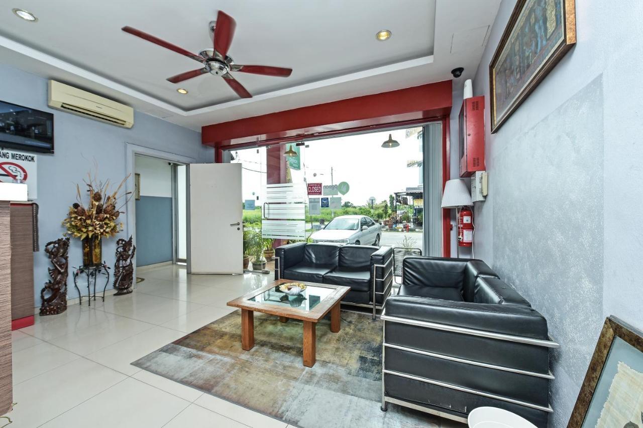 Oyo 90644 M Three Hotel Sitiawan Exterior photo
