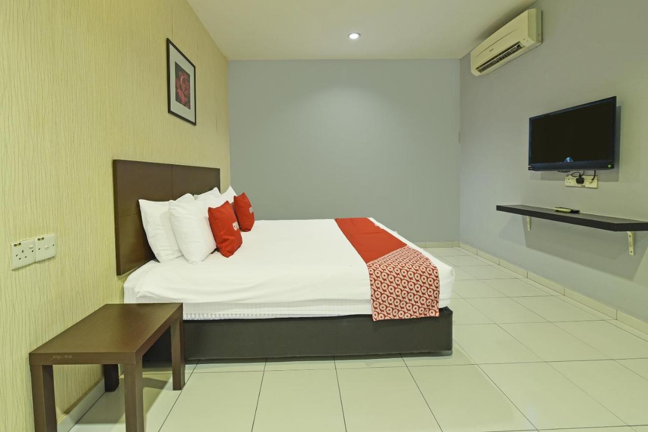 Oyo 90644 M Three Hotel Sitiawan Exterior photo