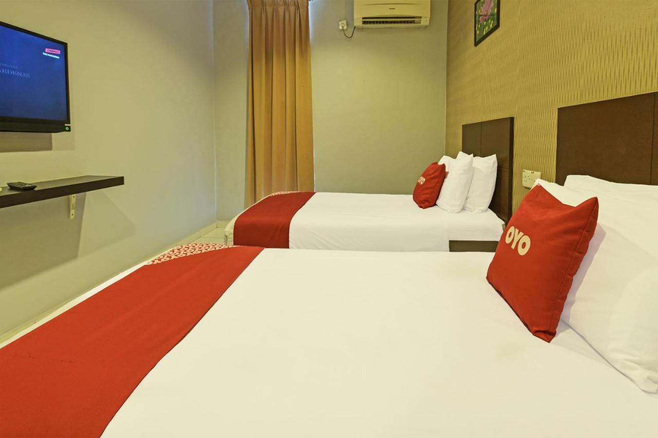 Oyo 90644 M Three Hotel Sitiawan Exterior photo