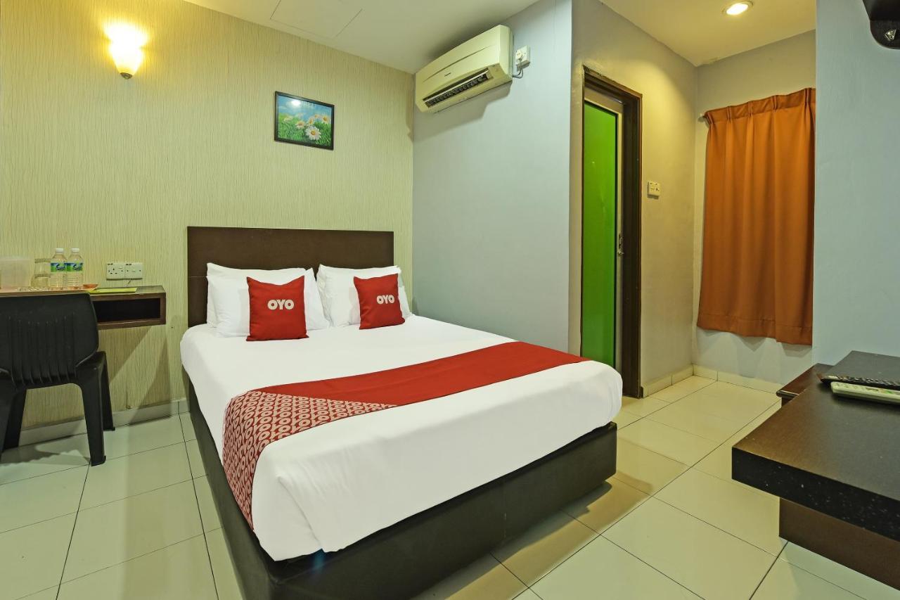 Oyo 90644 M Three Hotel Sitiawan Exterior photo