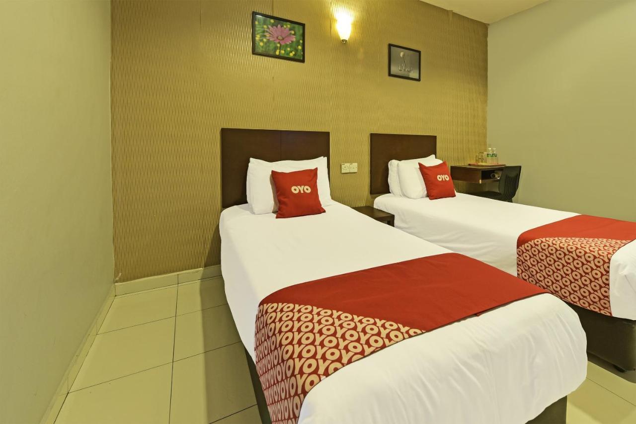 Oyo 90644 M Three Hotel Sitiawan Exterior photo