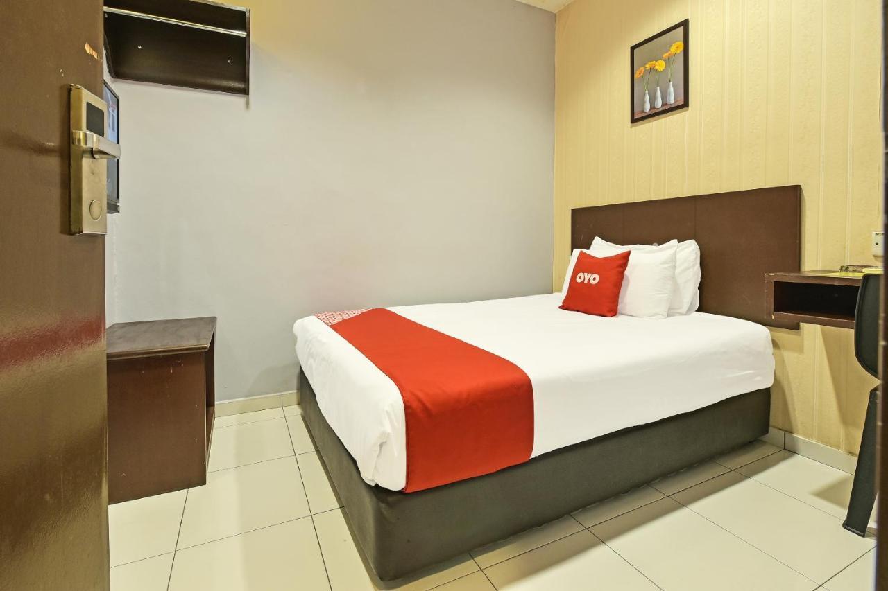Oyo 90644 M Three Hotel Sitiawan Exterior photo